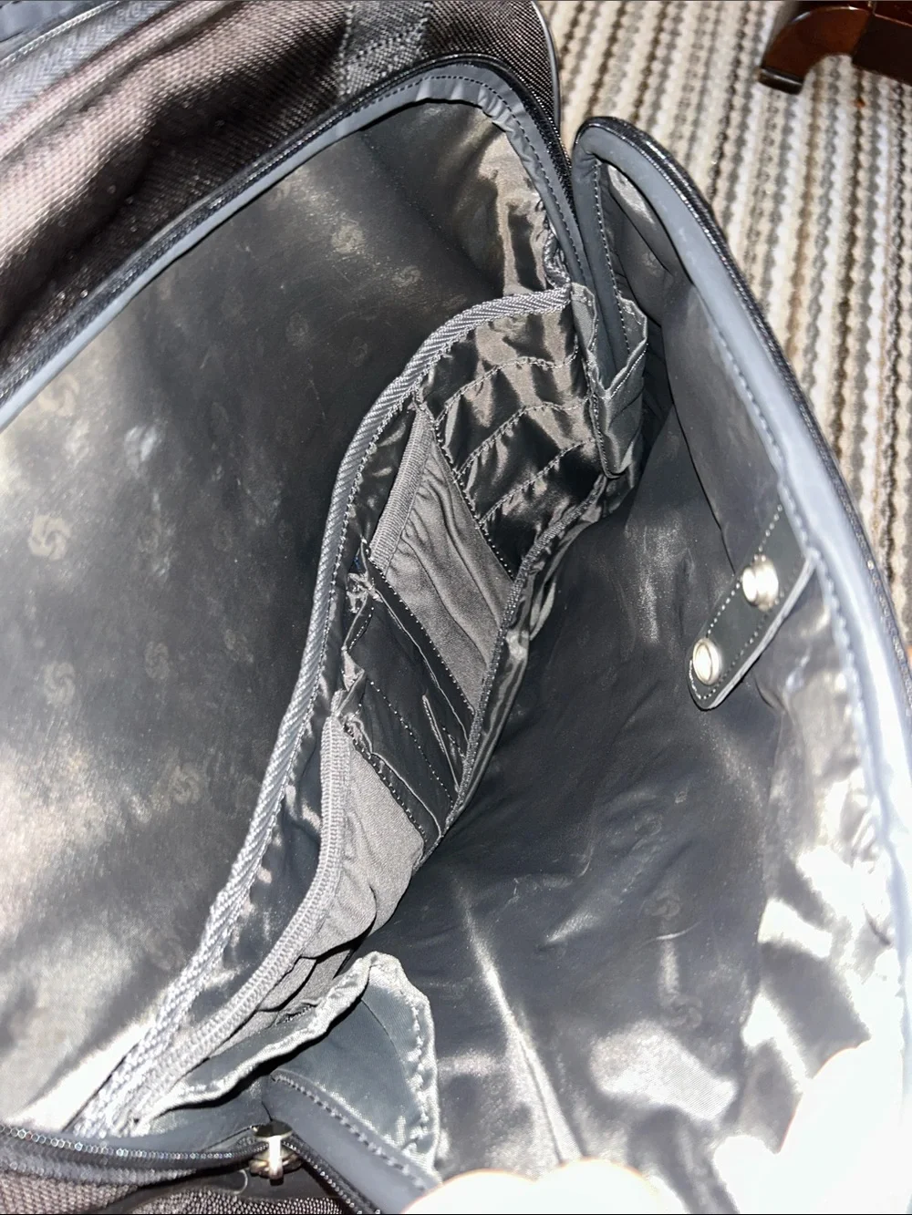 Samsonite Black Laptop Messenger Bag with Shoulder Strap carry on bag holder